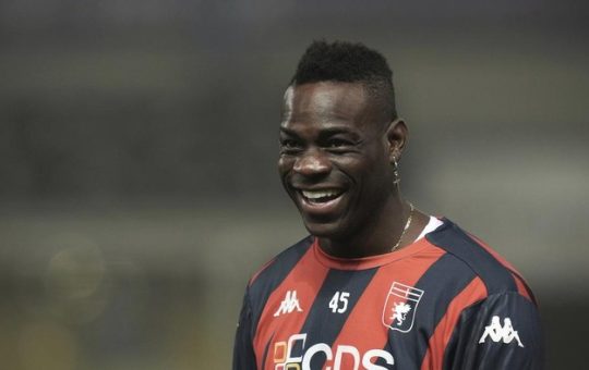 Mario Balotelli Kehilangan Tempat di Genoa, Masa Depan Tidak Jelas