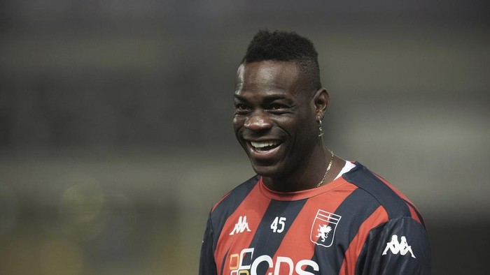 Mario Balotelli Kehilangan Tempat di Genoa, Masa Depan Tidak Jelas